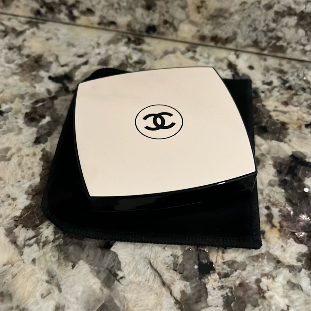Chanel Les Beiges Healthy Glow makeup - B30